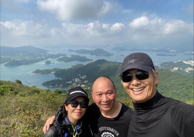 身價36億膝下無子！54歲劉嘉玲把「侄子當兒子」送百萬豪車當畢業禮 　「姑侄合照似母子」或成財產繼承人