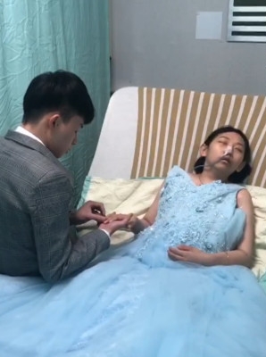 25歲重症女「穿禮服訴臨終心願」：想見媽媽最後一面！網友揪心「齊力轉貼尋人文」淚喊：聯絡上了