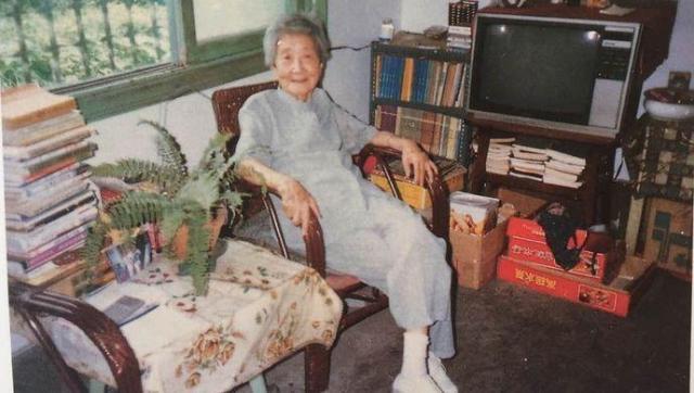 如同虛設！才女奉父母之命結婚「24年同餐不同寢」也不離婚　丈夫走後單身38年「晚年方知情深」：我很後悔