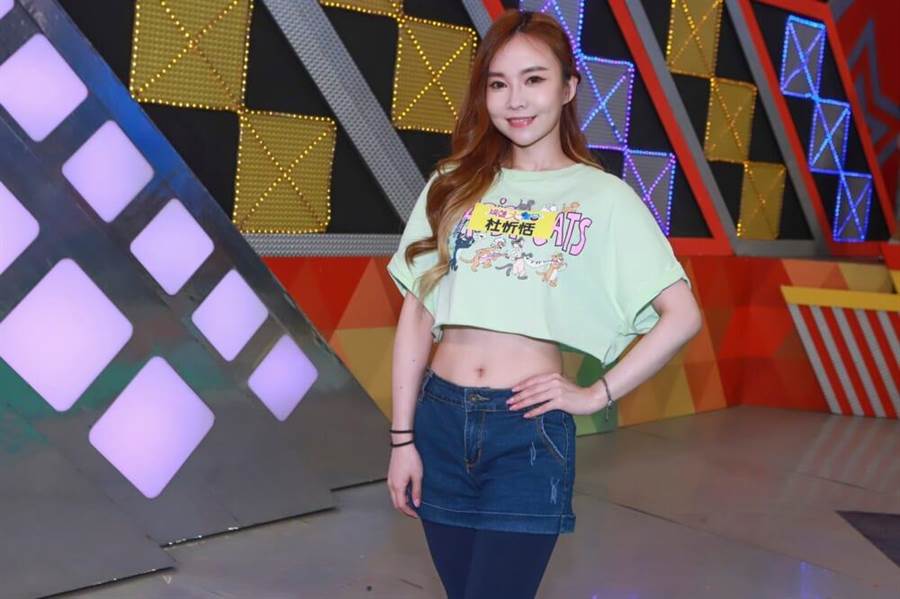 出道至今堅強不哭！《大集合》女版過關機器「入圍金曲」喊：對不起父母　謝媽媽「北上洗衣服」心底藏愧疚