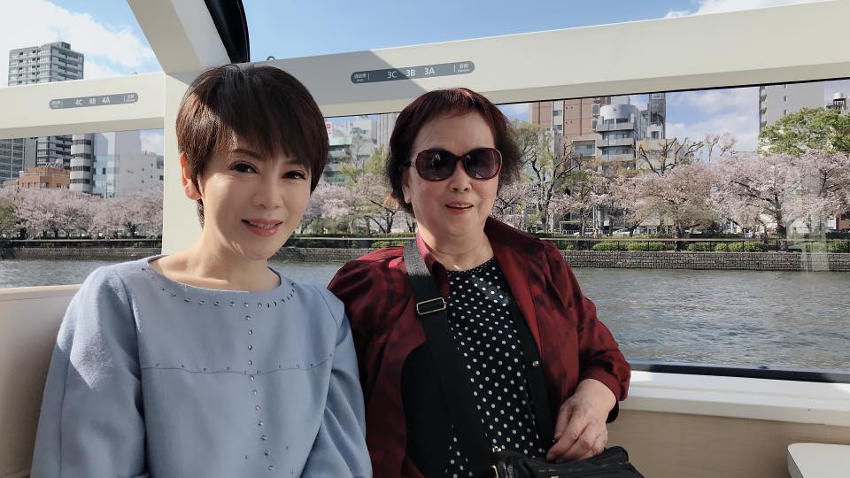 「阿信主播」陳雅琳不捨母「顧攤夫養4子女」苦學拿獎學金補家用　失婚「曾10年不敢回家過年」曝為女心酸