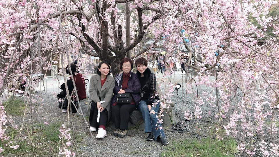 「阿信主播」陳雅琳不捨母「顧攤夫養4子女」苦學拿獎學金補家用　失婚「曾10年不敢回家過年」曝為女心酸