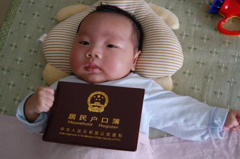 天意！新手爸媽給孩子起名「王奈」　辦出生證時「護士打錯字」媽媽卻更開心：失去的寶寶回來了