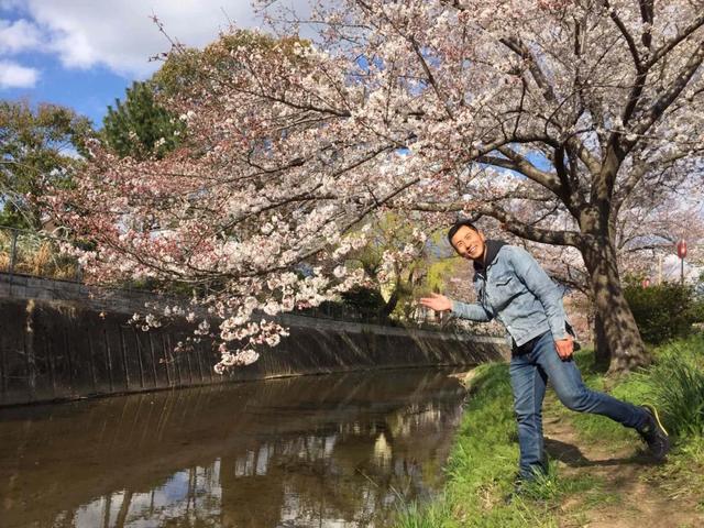 有一天，會感謝坎坷！30歲男「遇上重大事故」悲痛缺席父忌日　放下一切「遠赴國外荒島求生」學會知足