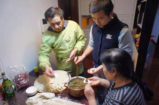 有一天，會感謝坎坷！30歲男「遇上重大事故」悲痛缺席父忌日　放下一切「遠赴國外荒島求生」學會知足