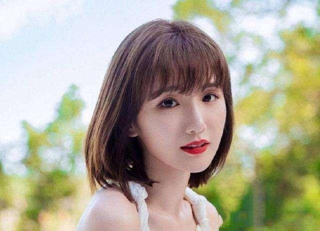 媽媽從垃圾堆抱回獨力養大！2年前女星被生父告上法庭「討2億贍養費」　32歲走出泥潭「憑出色演技」圈粉無數