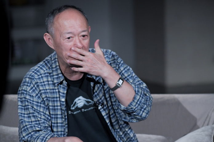 60歲才當爸！金士傑「從不婚到24孝奶爸」坦言：對女兒偏心　「在家地位最低」超寵小兩輪妻：她說什麼都對
