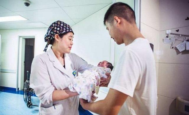 天意！新生爸媽給孩子起名「王奈」　 辦出生證時護士打錯字「媽媽卻更開心」：失去的寶寶回來了