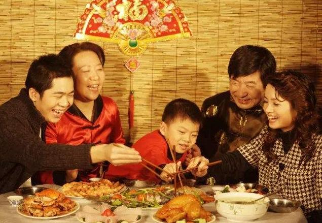 6年免費幫帶孫！善良婆婆「掏棺材本貼補家用」病後兒媳無聞問　某日驚見「兒子買金手鐲」心碎離開