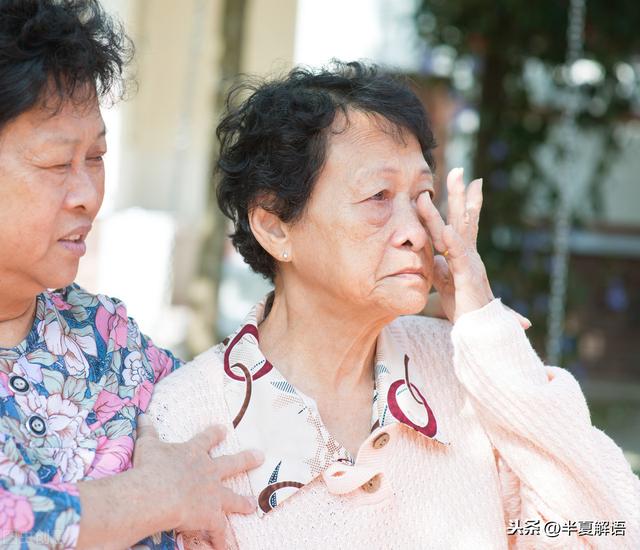 6年免費幫帶孫！善良婆婆「掏棺材本貼補家用」病後兒媳無聞問　某日驚見「兒子買金手鐲」心碎離開