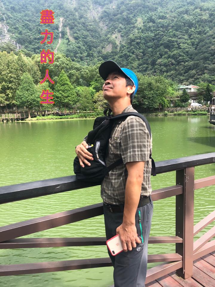 老婆完美無可挑剔！導遊林龍笑「永遠吵不過太太」結縭20年膝下無子　「無限縱容妻」上交存摺沒怨言