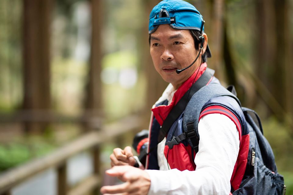 老婆完美無可挑剔！導遊林龍笑「永遠吵不過太太」結縭20年膝下無子　「無限縱容妻」上交存摺沒怨言