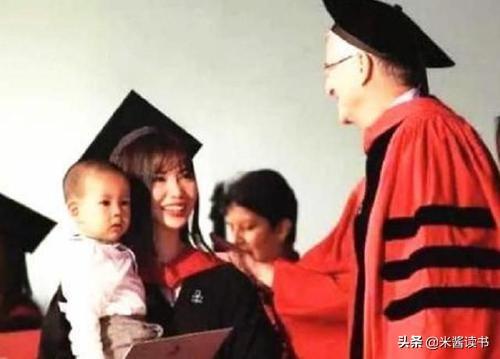 高顔值女學霸！17歲「放棄保送名校機會」20歲帶著孩子考上哈佛 　8年後現狀曝光：「奮鬥的人生越來越值錢」