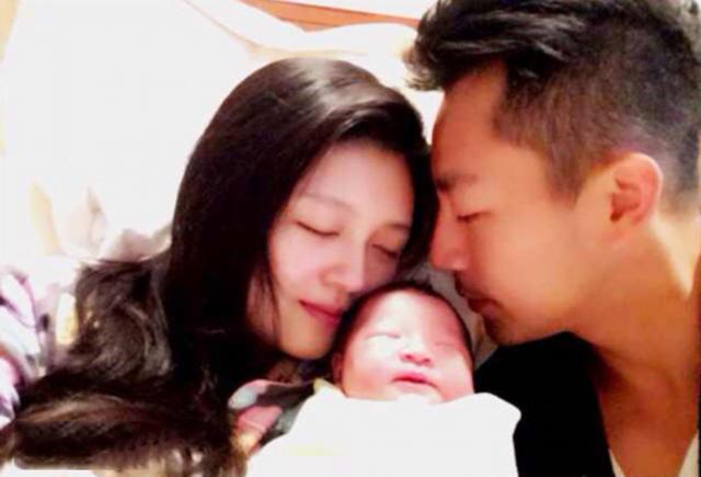 差點沒命！43歲大S「首談生二胎經歷」剛生完就斷了氣被送ICU 　坦言「女兒當下反應」救回自己