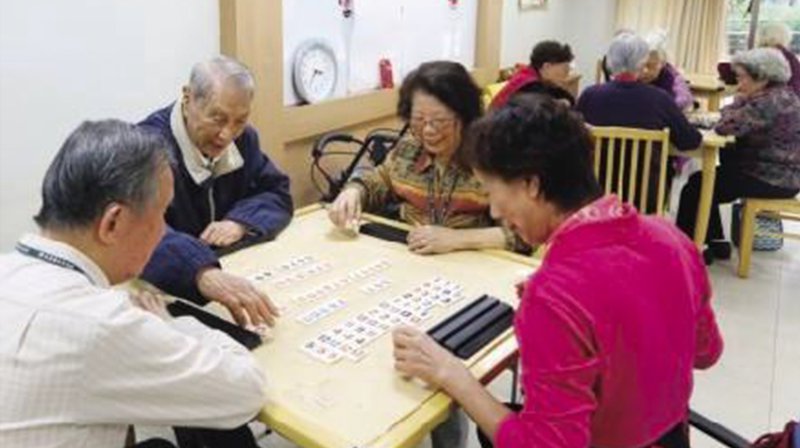 不麻煩兒女！她怕打擾兒孫生活「揪好姊妹住養老村」　驚喜「偶遇老同學」重拾宿舍生活：這裡真的棒