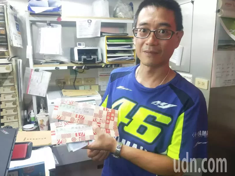 砸20份三倍券買機車！霸氣婆婆「一次付清9萬元」帶媳婦牽新車　網驚「去哪湊這麼多」老闆回應了