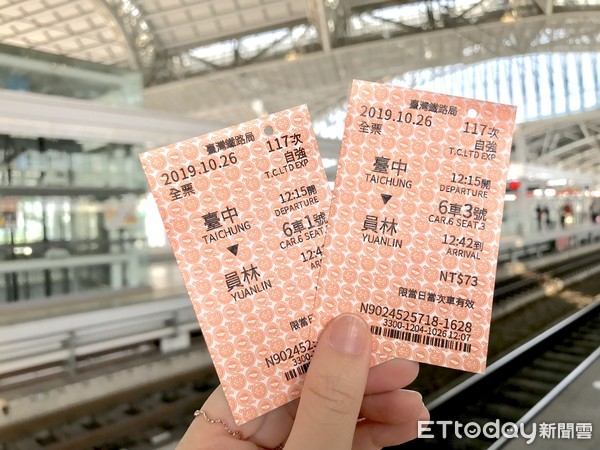 搭火車位置被坐走！傲嬌女堅持不走「乾瞪眼10秒鐘」亮出車票　發現不對勁「尷尬開金口」全場傻住