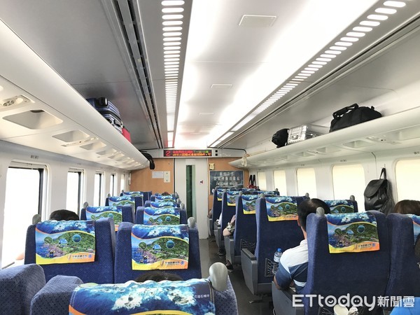 搭火車位置被坐走！傲嬌女堅持不走「乾瞪眼10秒鐘」亮出車票　發現不對勁「尷尬開金口」全場傻住