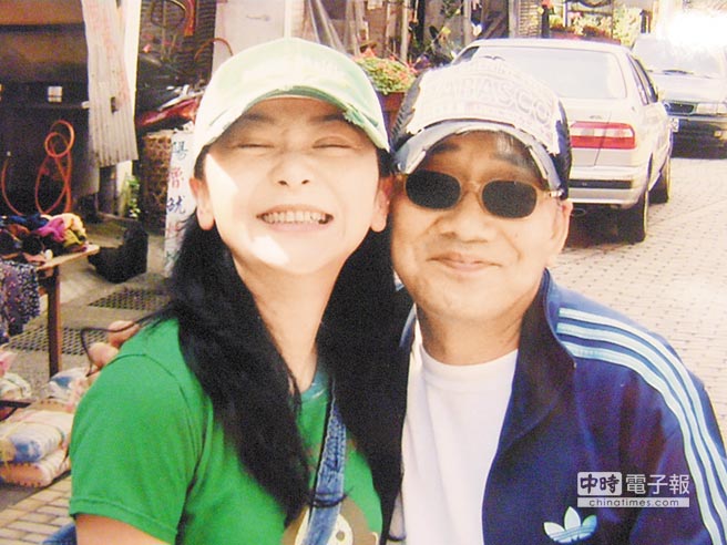 曹蘭隱居台東！卸明星光環「親自除草種芭蕉」樂當農家婦　1年曬出「健康小麥肌」滿臉笑容好幸福