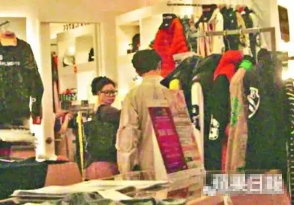 月花20萬養三女友！富二代「靠父母19億遺產過活」　與大婆二婆「相戀30年不婚不育」三女友親如姐妹