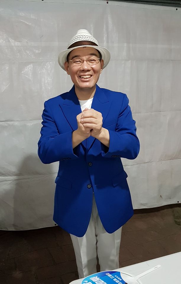 樂當孝順阿公！57歲陳雷「整天圍著金孫轉」轉行當農夫下田種菜　和水某牽手30載「親親不害羞」大秀恩愛