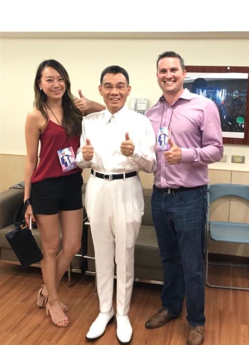 樂當孝順阿公！57歲陳雷「整天圍著金孫轉」轉行當農夫下田種菜　和水某牽手30載「親親不害羞」大秀恩愛