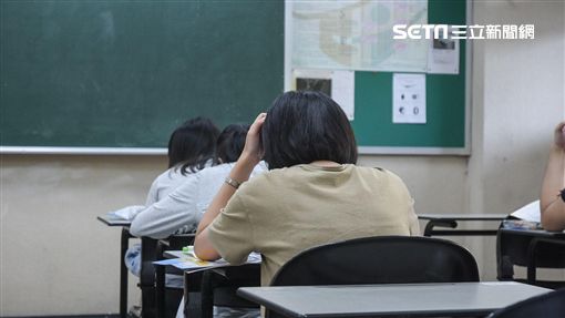 沒考上建中！他被父親逼去街上「發500張落榜傳單」　淚崩「好像被父母拋棄了」真實經歷看哭網友