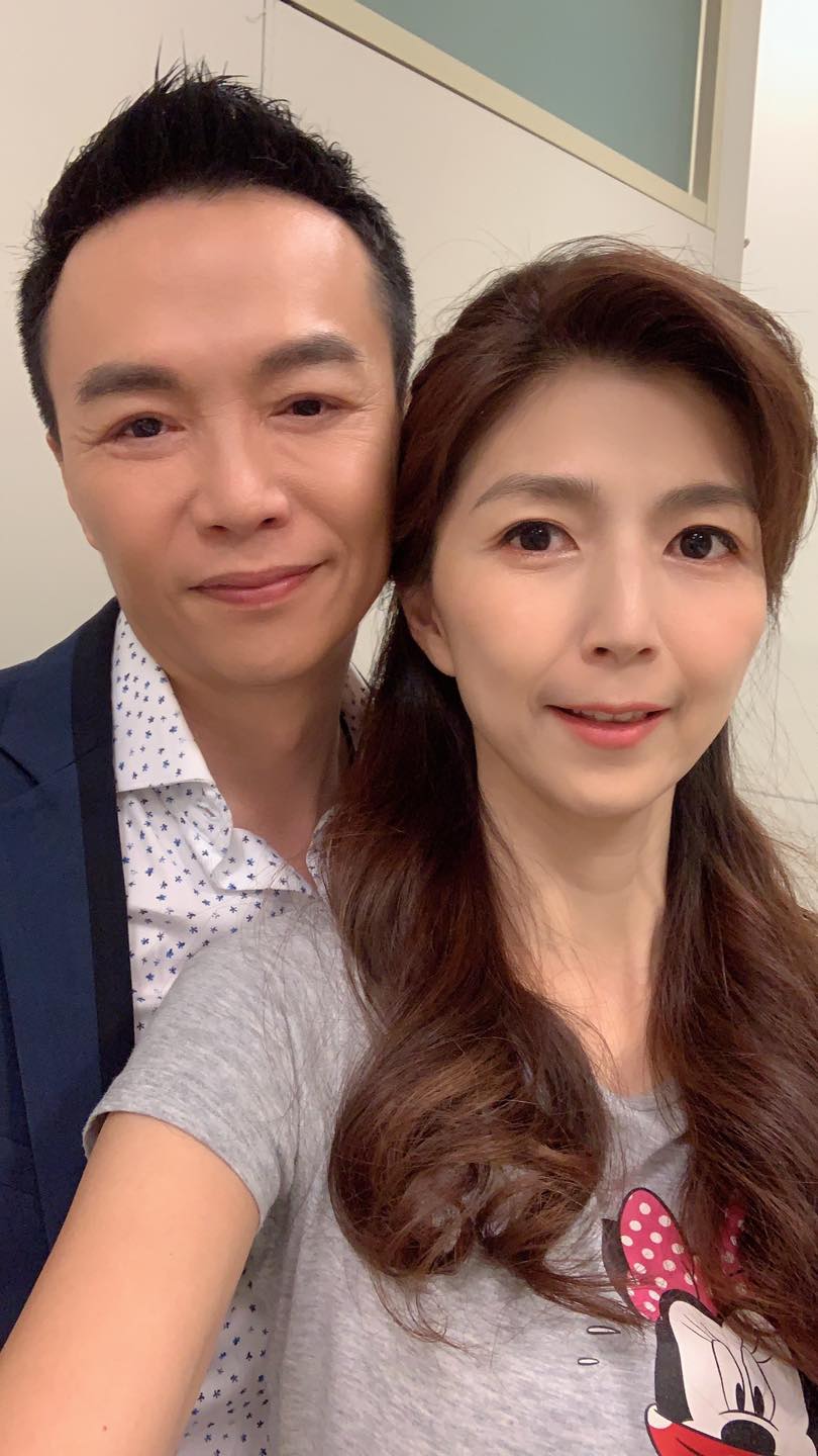 吳鈴山夫妻一起演戲「婚後21年甜蜜如初」　黃崇蘭「遭酸黃臉婆」怒曬素顏照護妻：想妳想到不專心