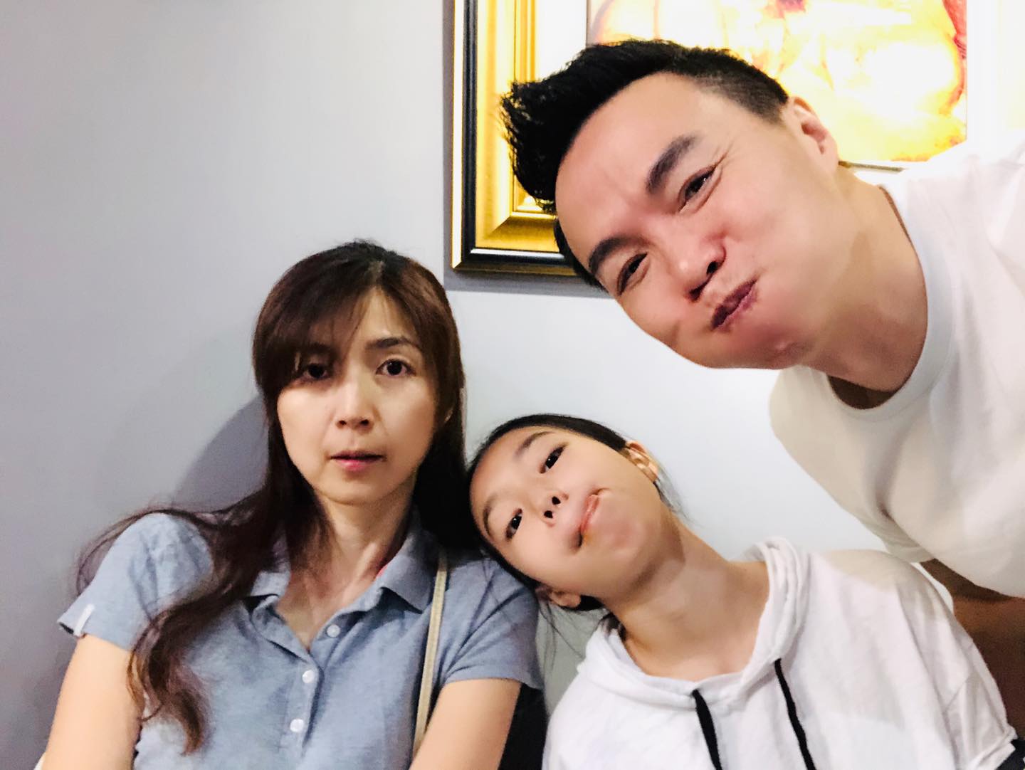 吳鈴山夫妻一起演戲「婚後21年甜蜜如初」　黃崇蘭「遭酸黃臉婆」怒曬素顏照護妻：想妳想到不專心