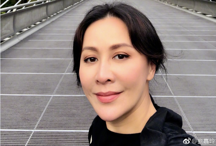 50歲像30歲！劉嘉玲「揪65歲周潤發」爬山超吸睛　年過半百不顯老「晚餐必吃一道菜」：飽足又營養