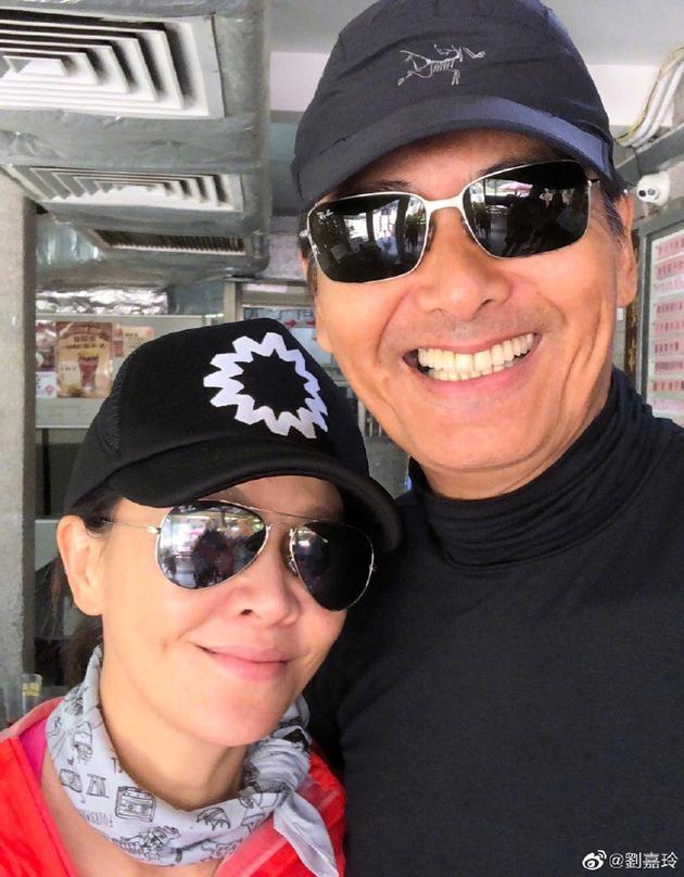 50歲像30歲！劉嘉玲「揪65歲周潤發」爬山超吸睛　年過半百不顯老「晚餐必吃一道菜」：飽足又營養