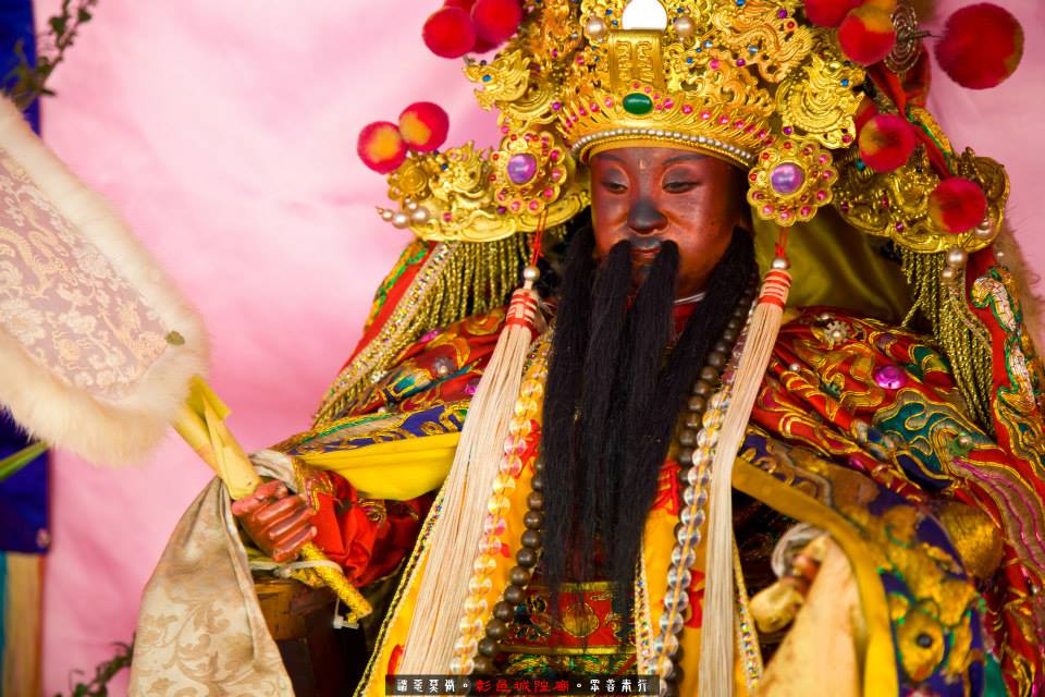 七月鬼門開！城隍爺出巡「派七爺暗訪抓鬼」　曾經當場「送走一對夫妻」信眾感動：慈悲為懷