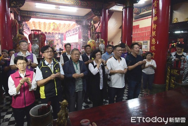 七月鬼門開！城隍爺出巡「派七爺暗訪抓鬼」　曾經當場「送走一對夫妻」信眾感動：慈悲為懷