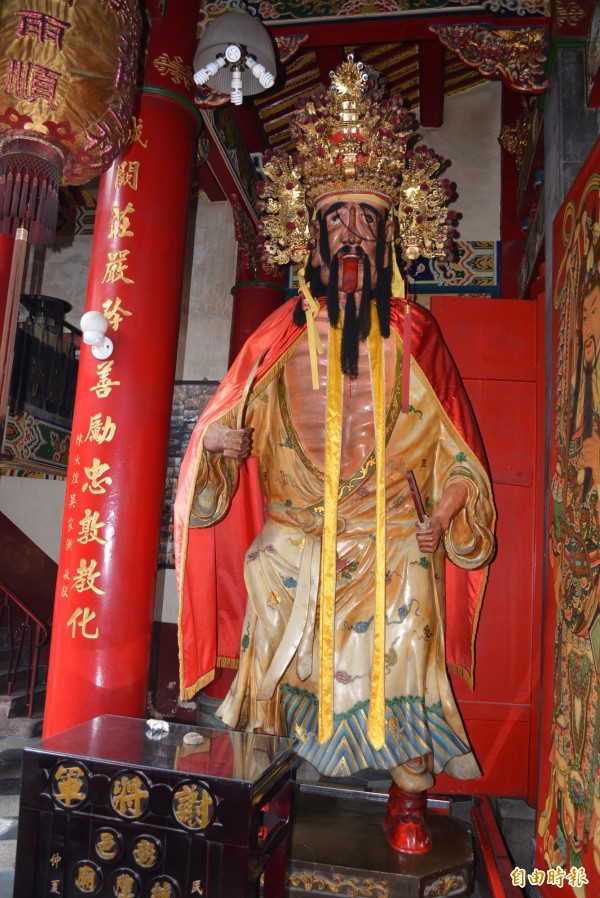 七月鬼門開！城隍爺出巡「派七爺暗訪抓鬼」　曾經當場「送走一對夫妻」信眾感動：慈悲為懷