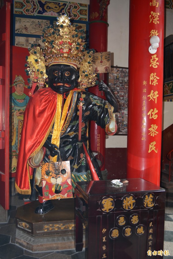 七月鬼門開！城隍爺出巡「派七爺暗訪抓鬼」　曾經當場「送走一對夫妻」信眾感動：慈悲為懷