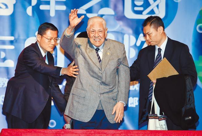 快訊！北榮證實「前總統李登輝於晚間病逝」　享耆壽98歲「94歲妻子陪同走完最後一程」