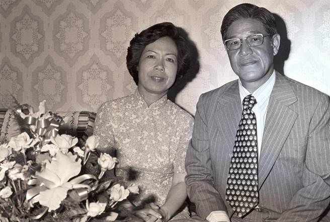 疼某出名！曾文惠淚曝「李登輝送禮先撒嬌」：婚後才開始戀愛　堅持給妻「最後的浪漫」緊緊握她手