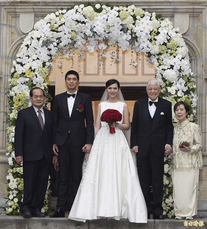 獨子早逝！李登輝代兒養大孫女「最謝守寡30年媳婦」　「92歲圓終身心願」哽咽：能對兒交代了
