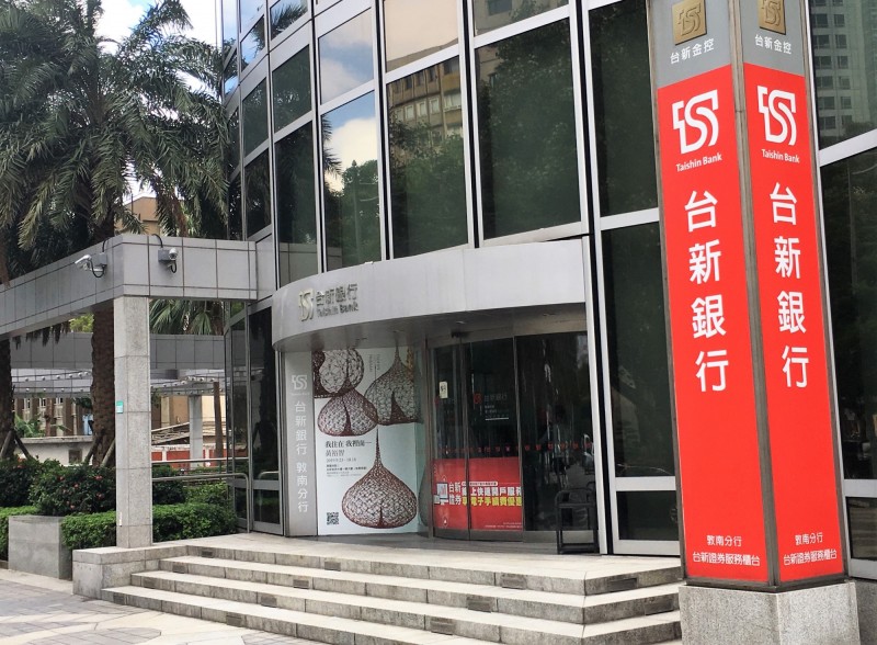 威力彩中獎人曝光？網傳「台新員工集體包牌」抱走15.6億　揭「10人一起提離職」公司回應了