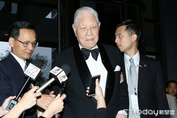 兒子先行走一步！李登輝悲慟「親手抱他進太平間」：我怕他冷　陪伴最後一段路「曾動了當牧師念頭」