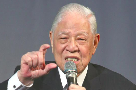 兄弟隔62年終重逢！李登輝走前曝「家裡不願設哥哥牌位」　曾淚灑日本神社「爸爸一直在等他回來」