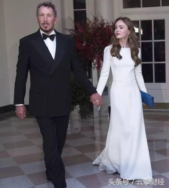 32歲前窮到老婆都跑了！20年後他成千億首富：其他人都必須失敗　 73歲「交25歲女友」買20棟豪宅寵她