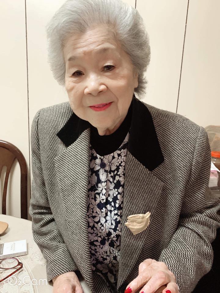 爆瘦消失2年！素珠阿姨「丟拐杖吃力行走」健康狀況堪憂　近日終露面「偕尪恩愛現身」網喊：鬆了一口氣