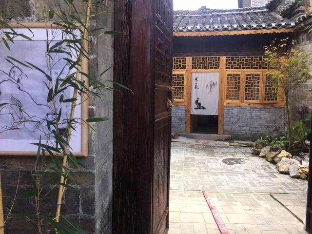 歷盡繁華！年輕人被山林吸引「將2百年老房變豪宅」　每天被陽光喚醒「夜晚坐庭院看星星」日常如詩