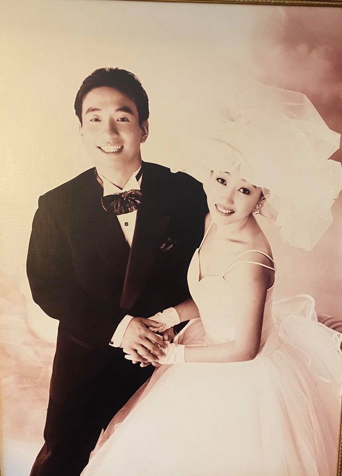 當年結婚上頭條！余皓然曬「25年前轟動全國婚禮照」　未婚懷孕「王中平一句話讓她跟定」3個月就閃婚
