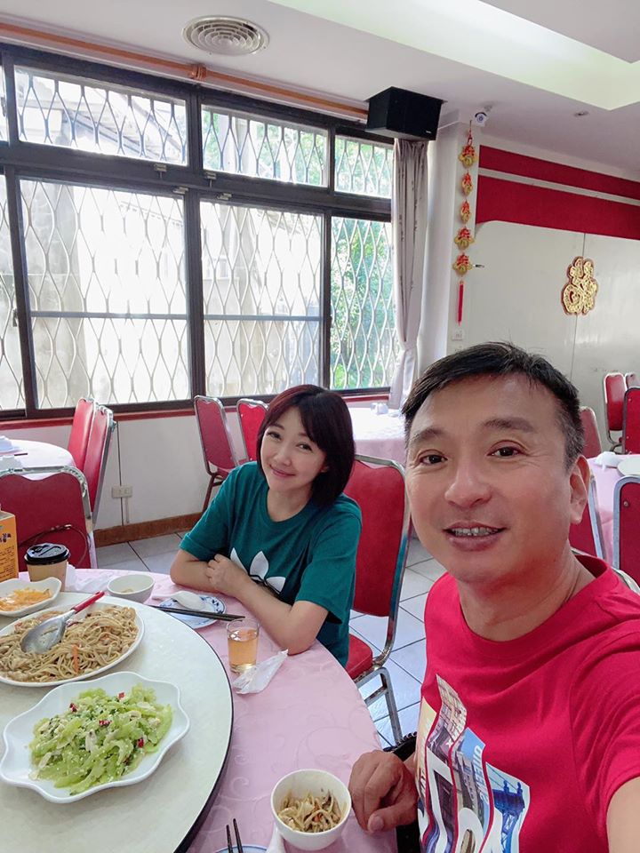 當年結婚上頭條！余皓然曬「25年前轟動全國婚禮照」　未婚懷孕「王中平一句話讓她跟定」3個月就閃婚