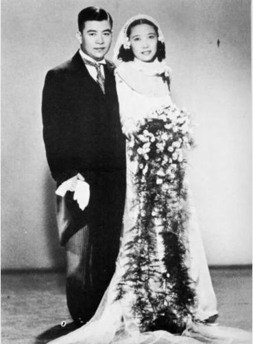73歲，相愛52年！夫病床前求婚「沒妳就單身到老」　妻患絕症「為愛發生奇蹟」伴夫成物理學之父