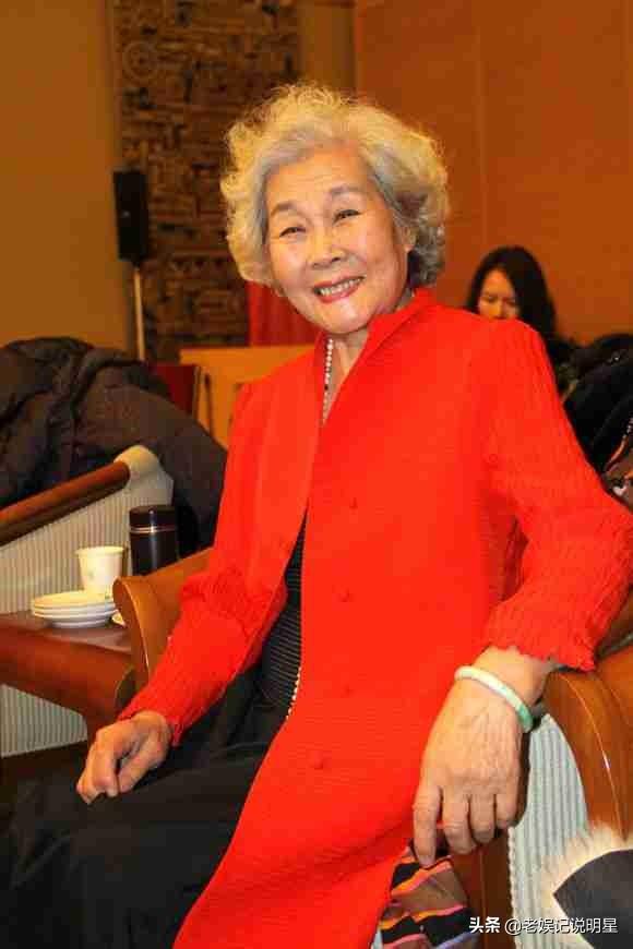 尊重父母才是真的孝！女演員與老伴「婚後近60年從不吵架」　晚年向兒女要求「住老年公寓」學書法繪畫