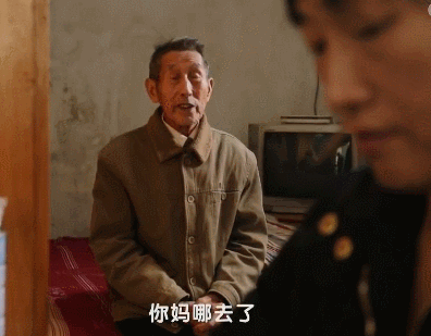 忘記妻子已逝!84歲「失智」老人每天醫院尋妻三五趟,醫護不忍戳穿集體陪「演戲」後續讓網友淚目