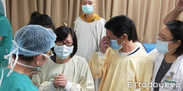 一路好走！21歲警拔管「全體弟兄敬禮目送」母淚崩：你是我的驕傲　器捐「超過10家庭受惠」遺愛人間